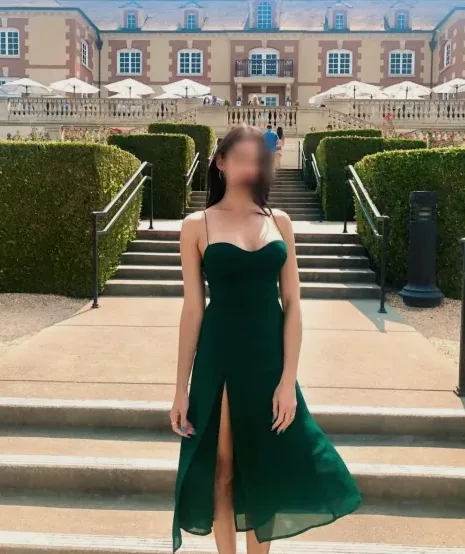 Christina, 32