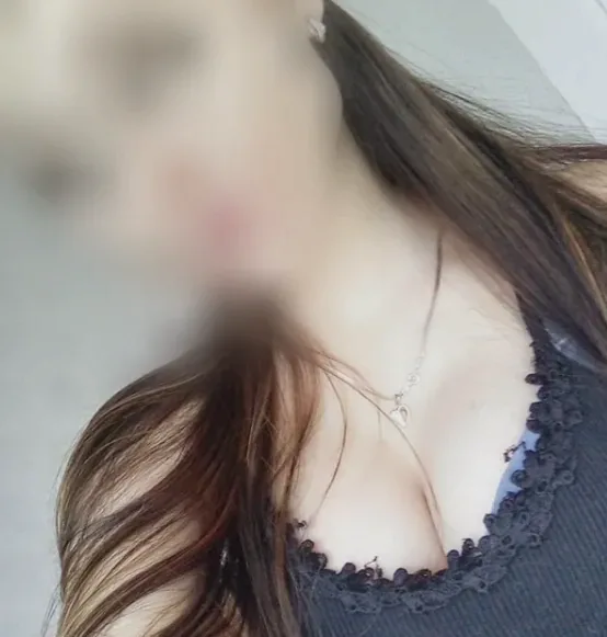Denise, 26