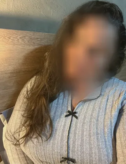 Elena, 33