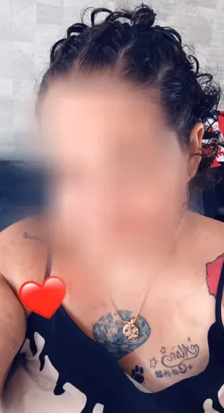 Laura, 40
