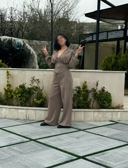 Lilly, 34